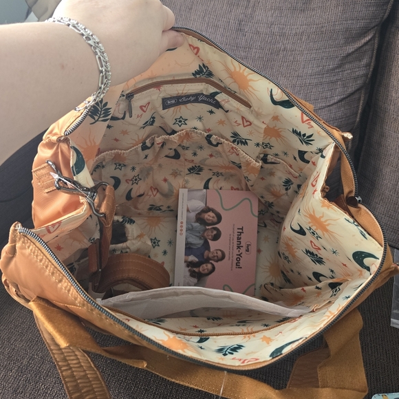 NWT Lug Yacht (Baby Yacht) Carry-All Zip-Top Tote in Cappuccino - Picture 4 of 7